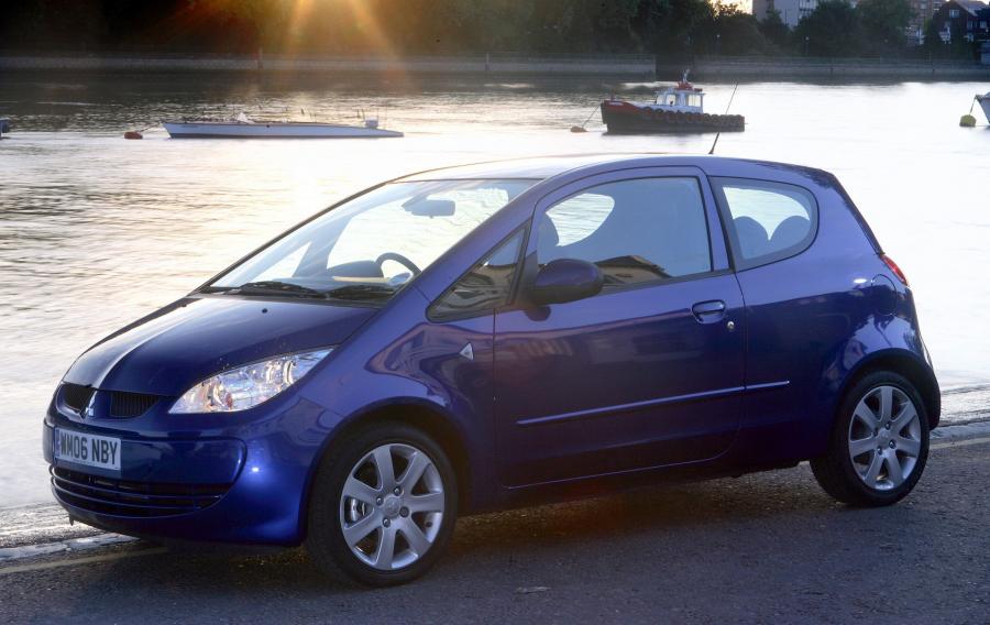  Mitsubishi Colt 3-Door 2004 года  (фото 20 из 55)